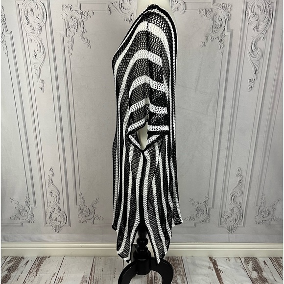 Classy Black and White Striped Plus Size Swimsuit Coverup - Picture 6 of 7